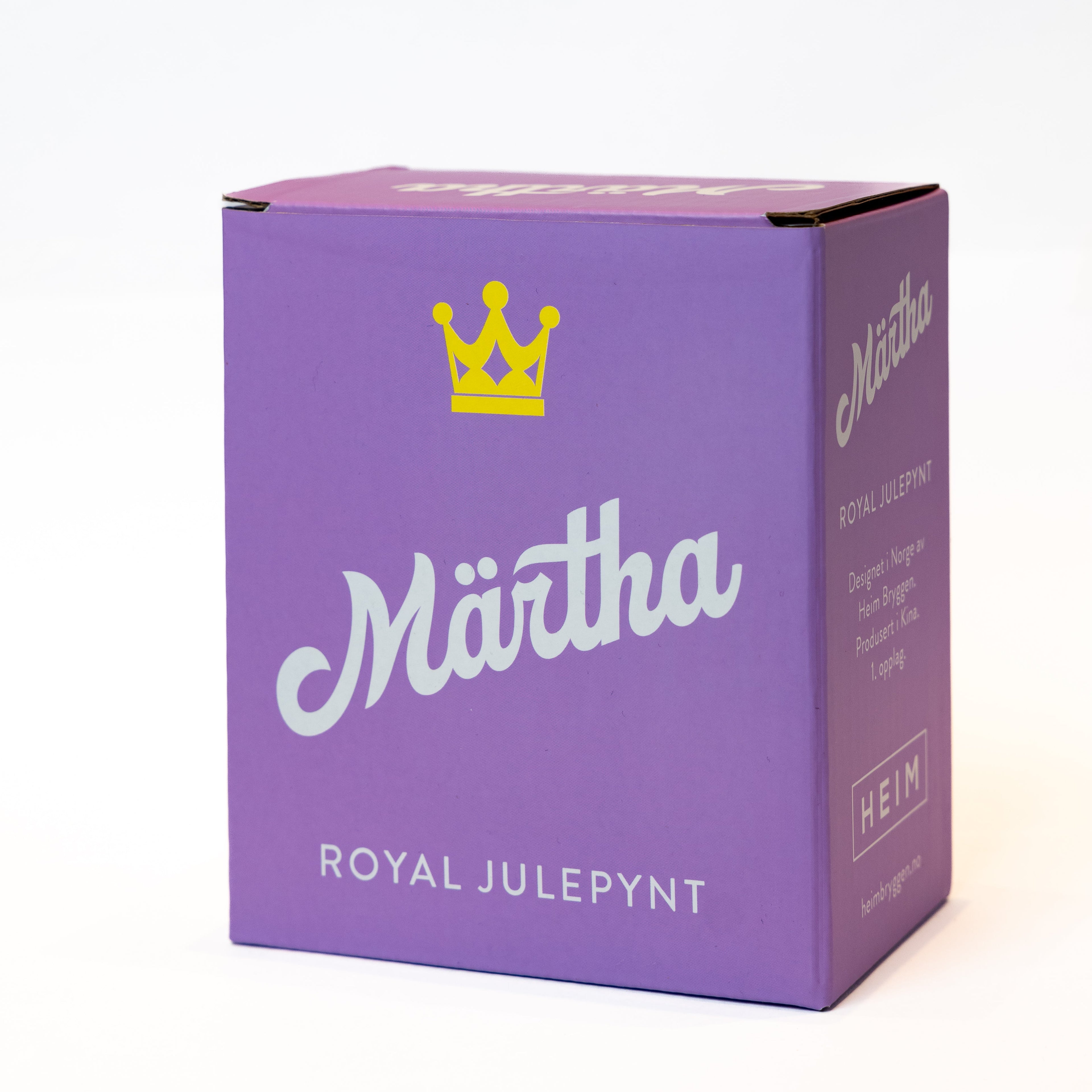 MÄRTHA OG DUREK Julekule - By HEIM Studio i lilla gaveeske med kongelig design for unik julepynt