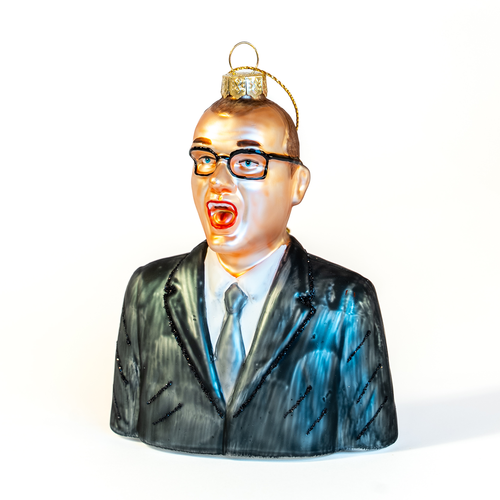 Benny/Nåsåen julekule i glass – håndmalt figur fra The Julekalender. Med grå dress, hornbriller og hoggtenner.