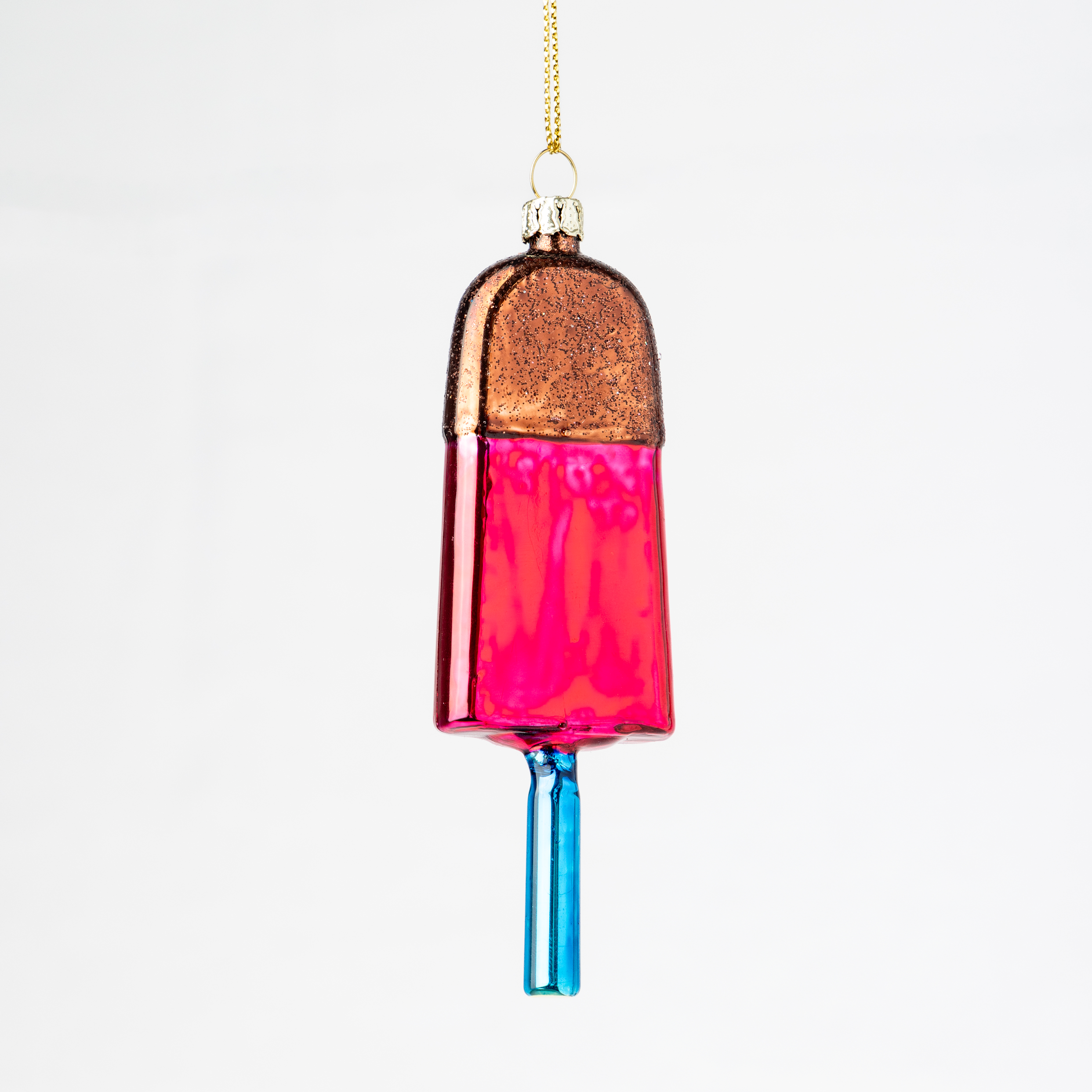 KRÆSJ PINK Julekule - By HEIM Studio med detaljert ispinne i rosa og blått i unikt julepyntdesign