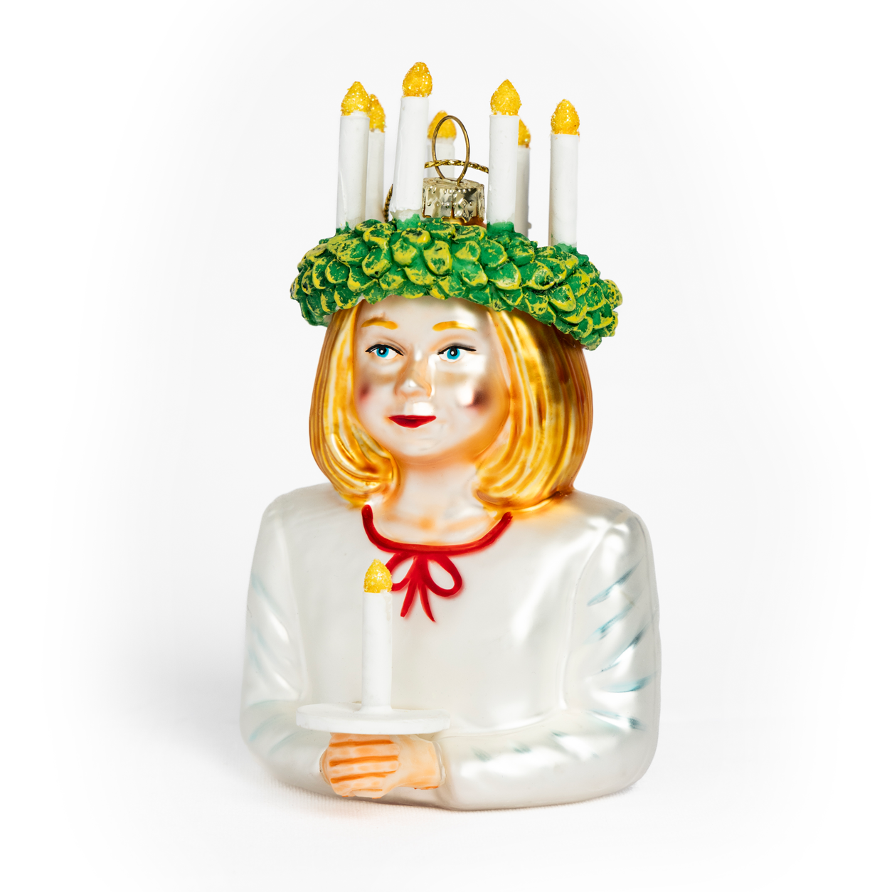 LUCIA Julekule - By HEIM Studio med detaljert portrett av Lucia i tradisjonell hvit drakt og lyskrone dekorasjon