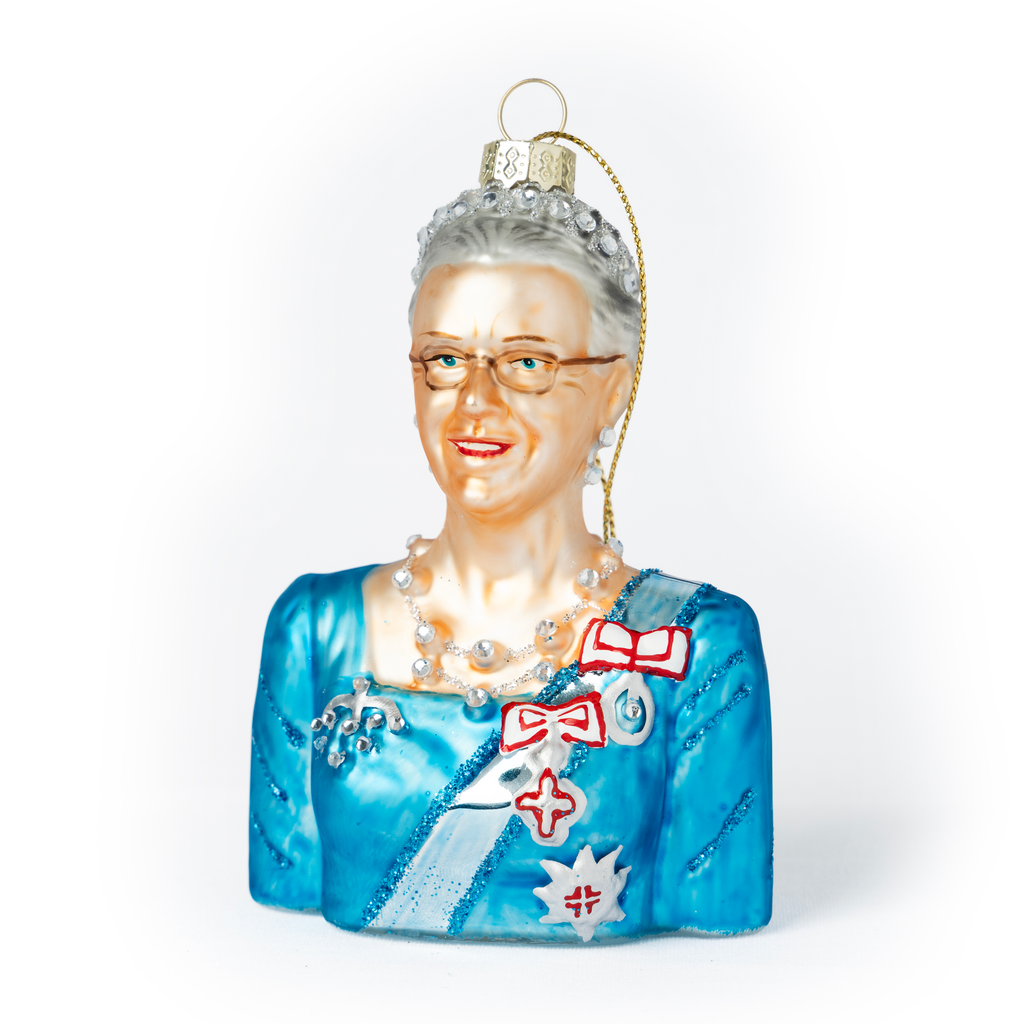 MARGRETHE Julekule - By HEIM Studio i lys blå kjole med danske detaljer og elegant royalt juletrepynt